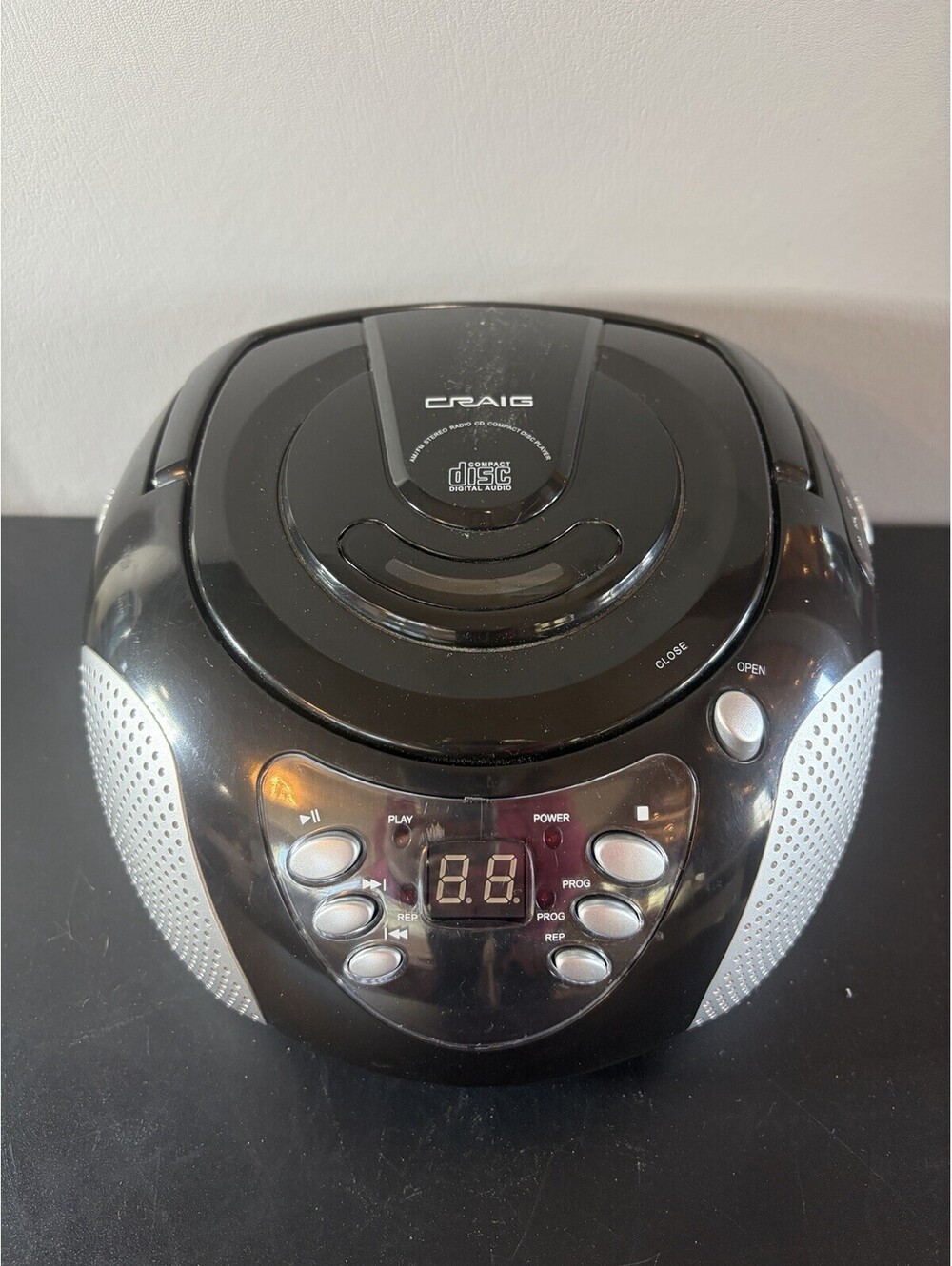 VINTAGE Craig Portable CD AM/FM Radio Boombox - Battery Operated Model CD6918